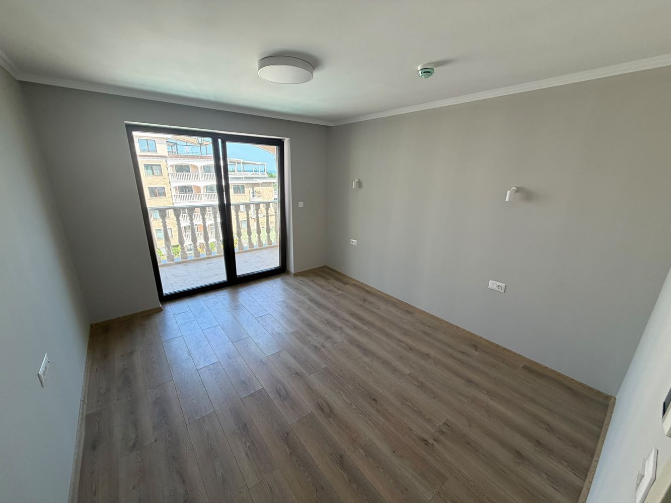 New One-Bedroom Apartment with Pool and Sea View in a Luxury First-Line Complex in Nessebar