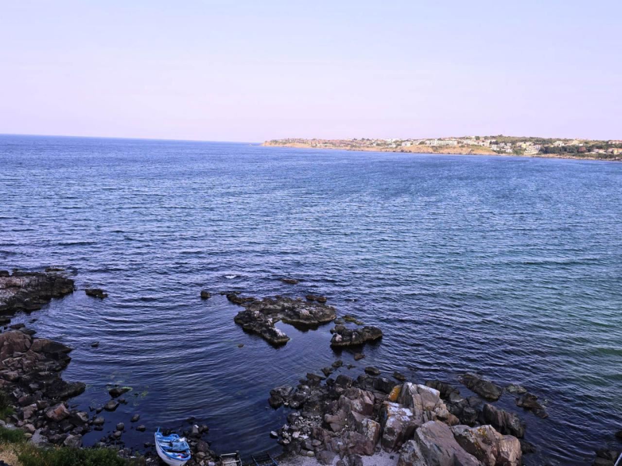 Sozopol – one-bedroom apartment on absolute first line to the sea at Harmani Beach