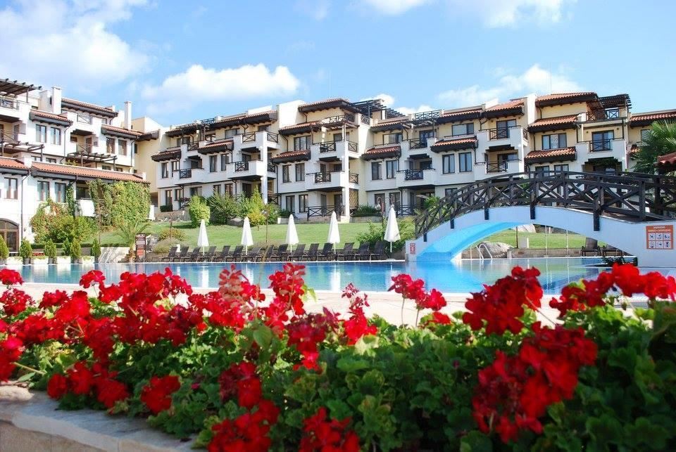 Two-bedroom apartment with sea panorama and private beach in a prestigious complex in Chernomorets
