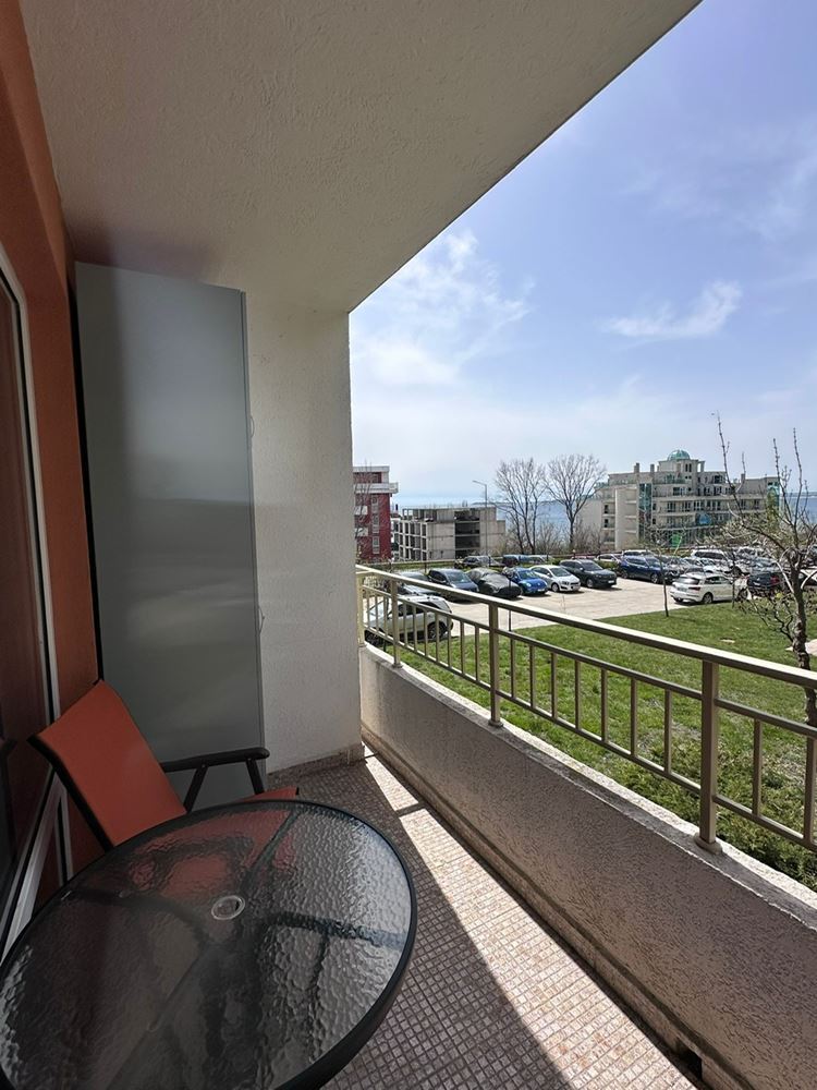One-bedroom apartment with partial sea view in St. Vlas – furnished, renovated, in a luxury gated complex