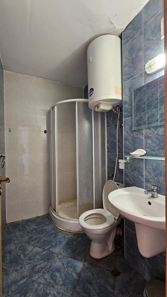 Two-Bedroom Apartment with No Maintenance Fee, Right Next to a Supermarket