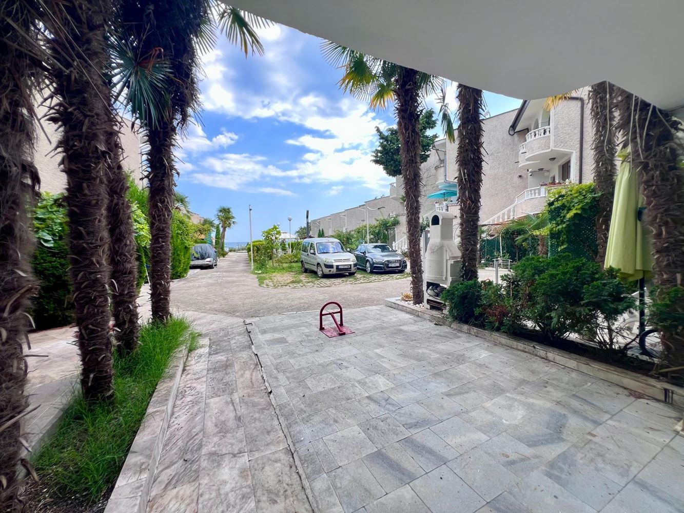 First-line sea property in Ravda – two-bedroom maisonette with sea view and private parking space