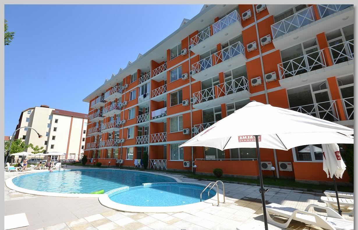 Bright One-Bedroom Apartment with Pool View in an Excellent Well-Maintained Complex in Sunny Beach