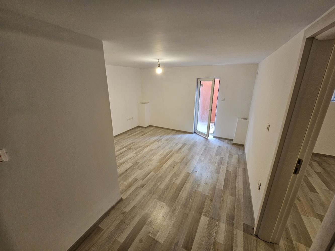 One-bedroom apartment in Sveti Vlas – bright semi-basement, ready to move in, no maintenance fee