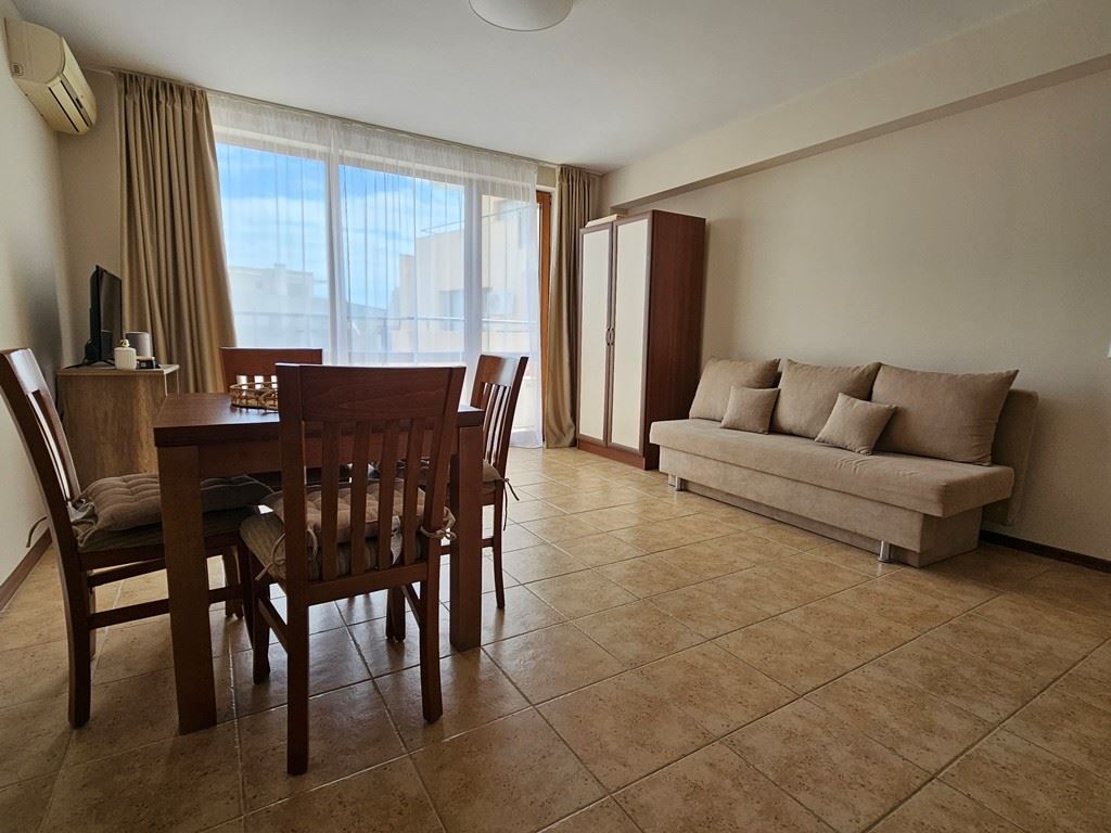 One-bedroom apartment with panoramic views and excellent location in Sunny Beach