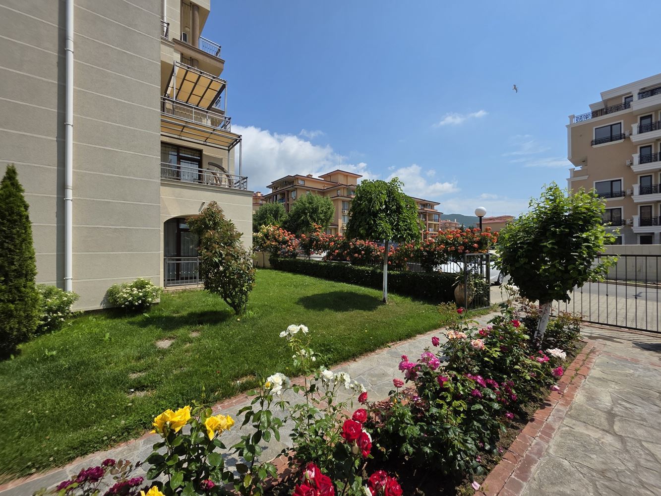 Sea Comfort with a Private Garden – One-Bedroom Apartment Just Steps from the Beach in Sveti Vlas