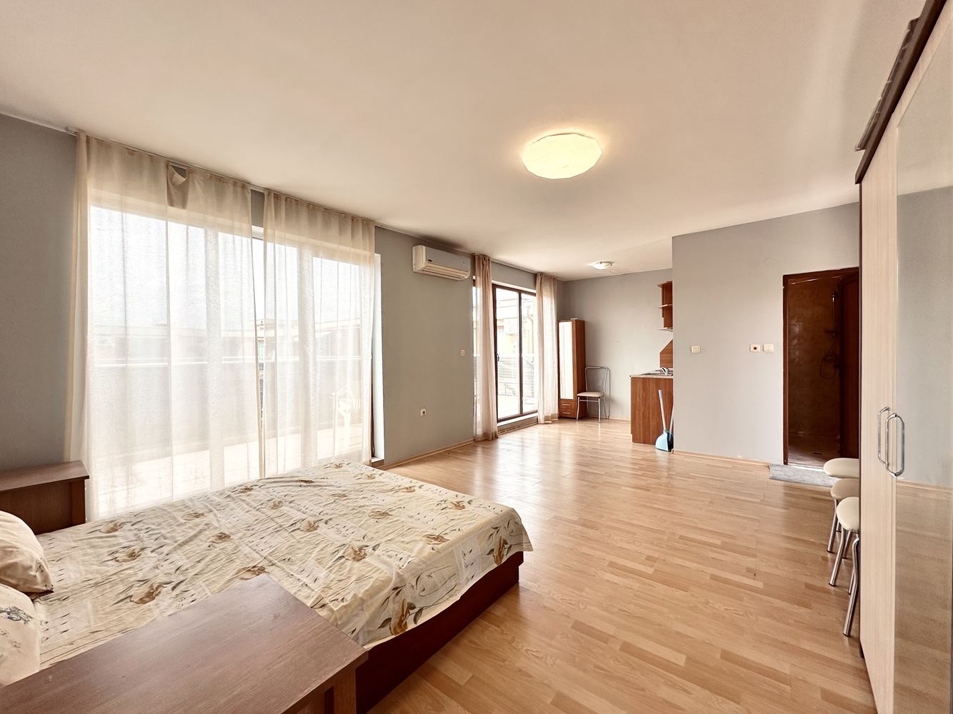 Spacious Studio with Impressive Panoramic Terrace in Sunny Beach