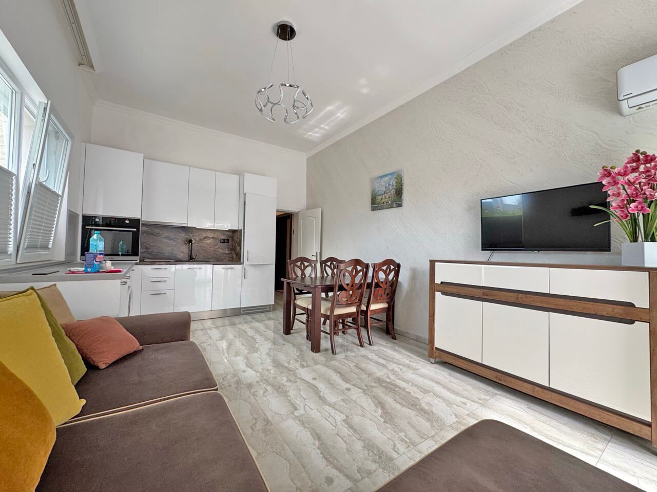 Spacious one-bedroom apartment with a large terrace and pool view in Sunny Beach