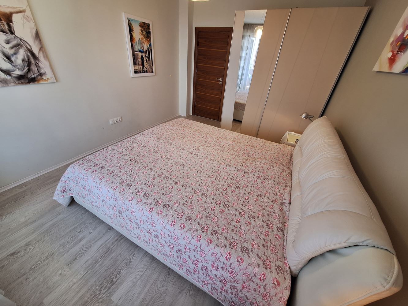 Spacious two-bedroom apartment with parking space only 200 meters from the sea in Sveti Vlas
