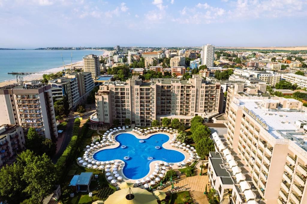 Spacious Studio in a Luxury Complex Just 50 m from the Beach in Sunny Beach