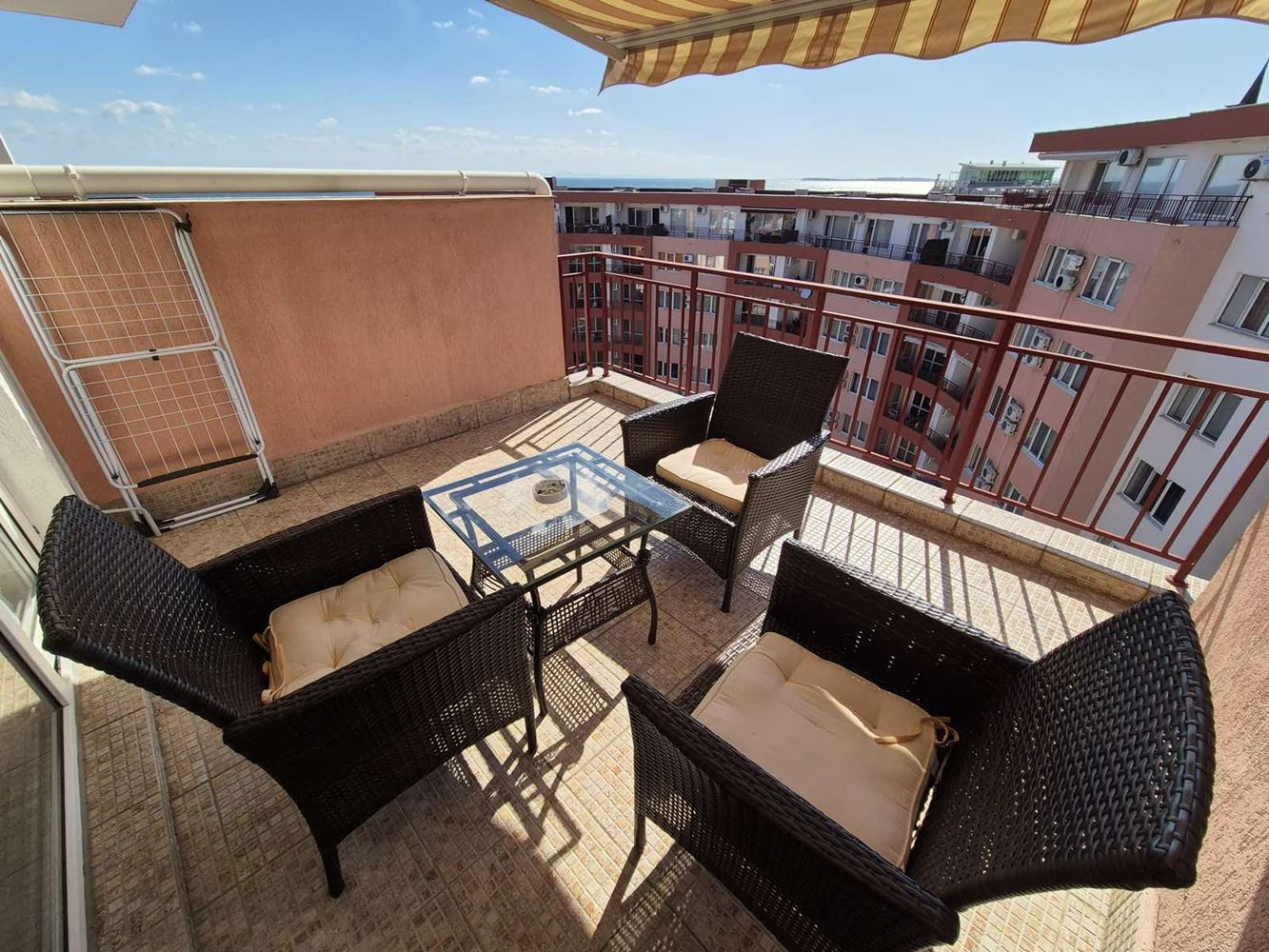 Compact Apartment on the First Line to the Sea with Excellent Investment Potential in Elenite