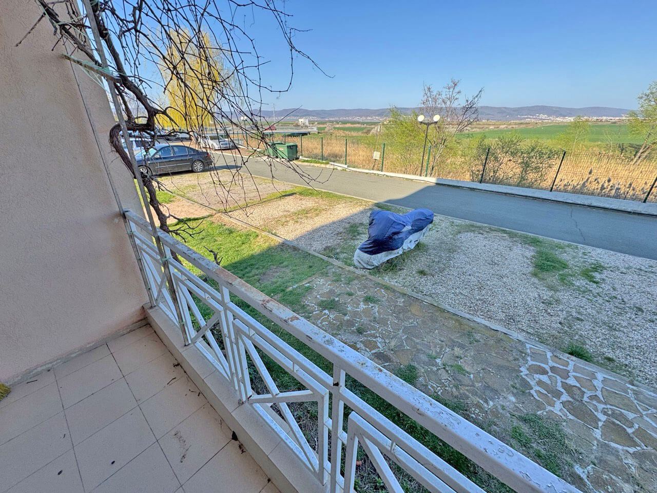 Three-room apartment in a complex with a well-organized environment and cozy atmosphere