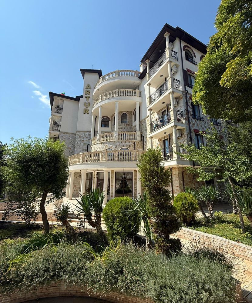 Luxury duplex apartment with spacious veranda and pool view in Sveti Vlas