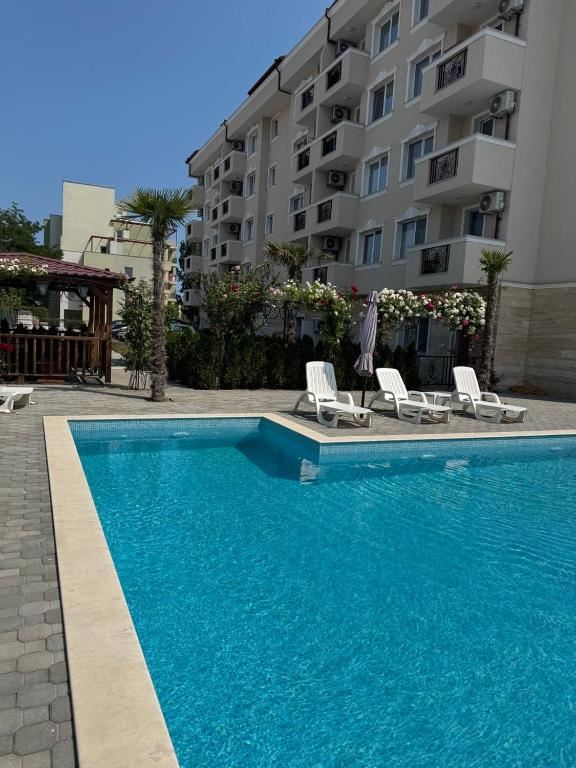 Spacious one-bedroom apartment with a large terrace and pool view in Sunny Beach