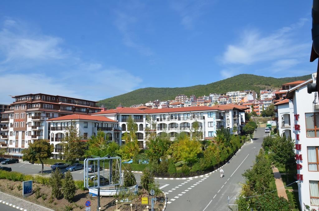 Spacious One-Bedroom Apartment with Sea View Just One Minute from the Beach in Sveti Vlas