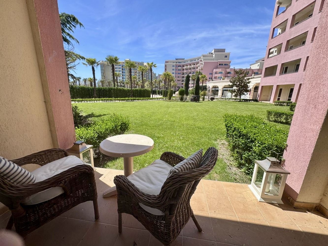 Luxury one-bedroom apartment in a prestigious first-line complex – comfort, style, and endless amenities