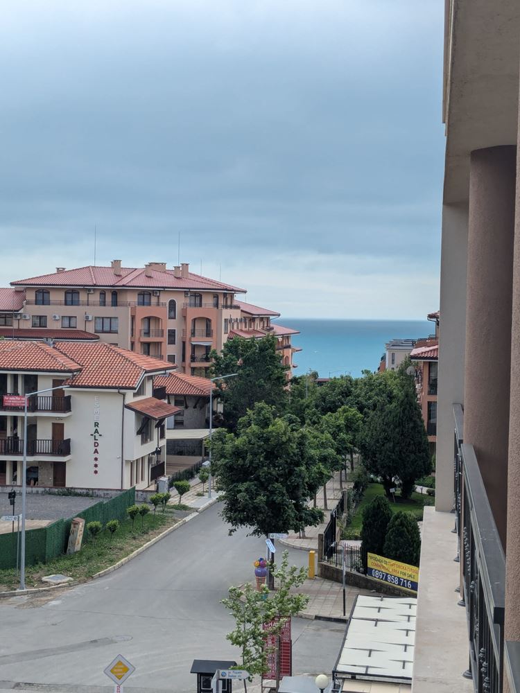 Studio with sea view in Sveti Vlas – comfort, tranquility, and nature in an impressive complex