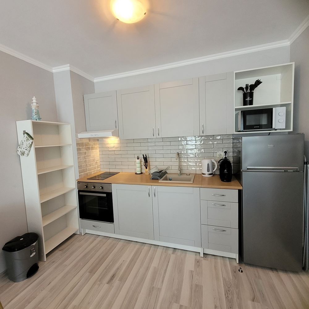 Cozy one-bedroom apartment with new furnishings in a gated complex near the sea in Elenite Resort