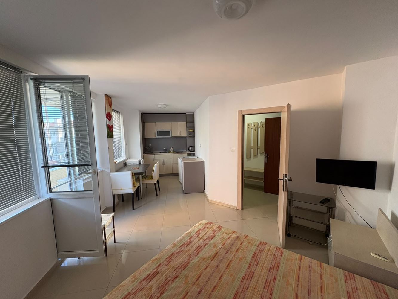 Furnished South-Facing Studio 400 Metres from the Sea in Pomorie