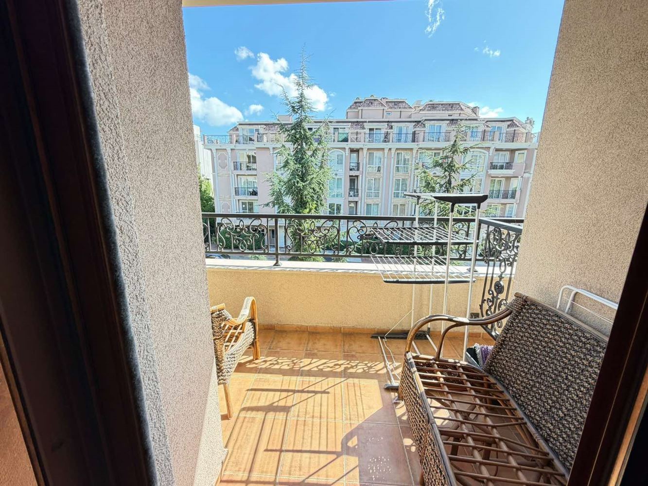 Luxury One-Bedroom Apartment with Greenery Views in a Prestigious Complex in Sunny Beach