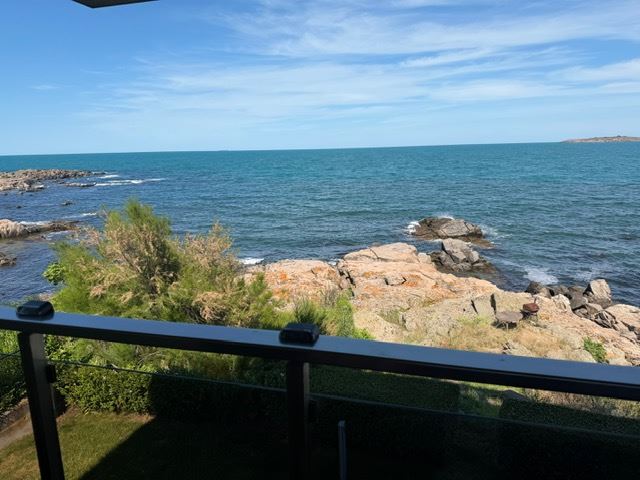 Spacious Apartment with 2 Bedrooms on the First Sea Line with Frontal Panoramic Sea View