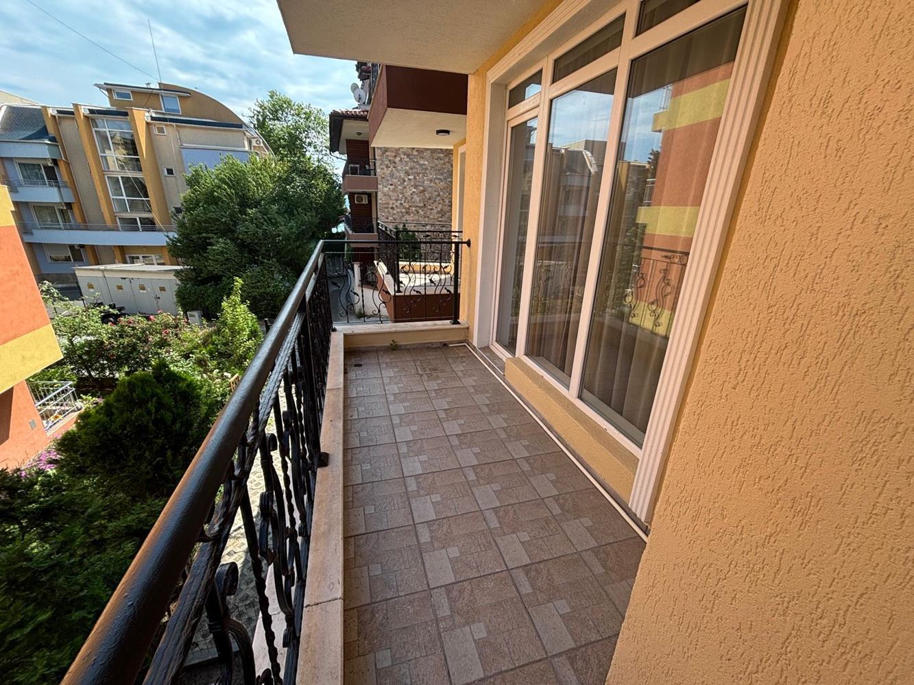 One-Bedroom Apartment on a Quiet Street in Ravda – Just Steps from the Sea