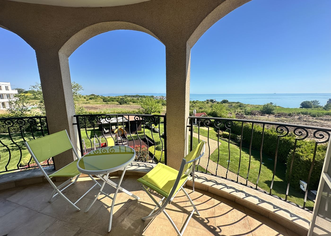 Spacious one-bedroom apartment with panoramic sea view in Chernomorets – a ready home by the sea