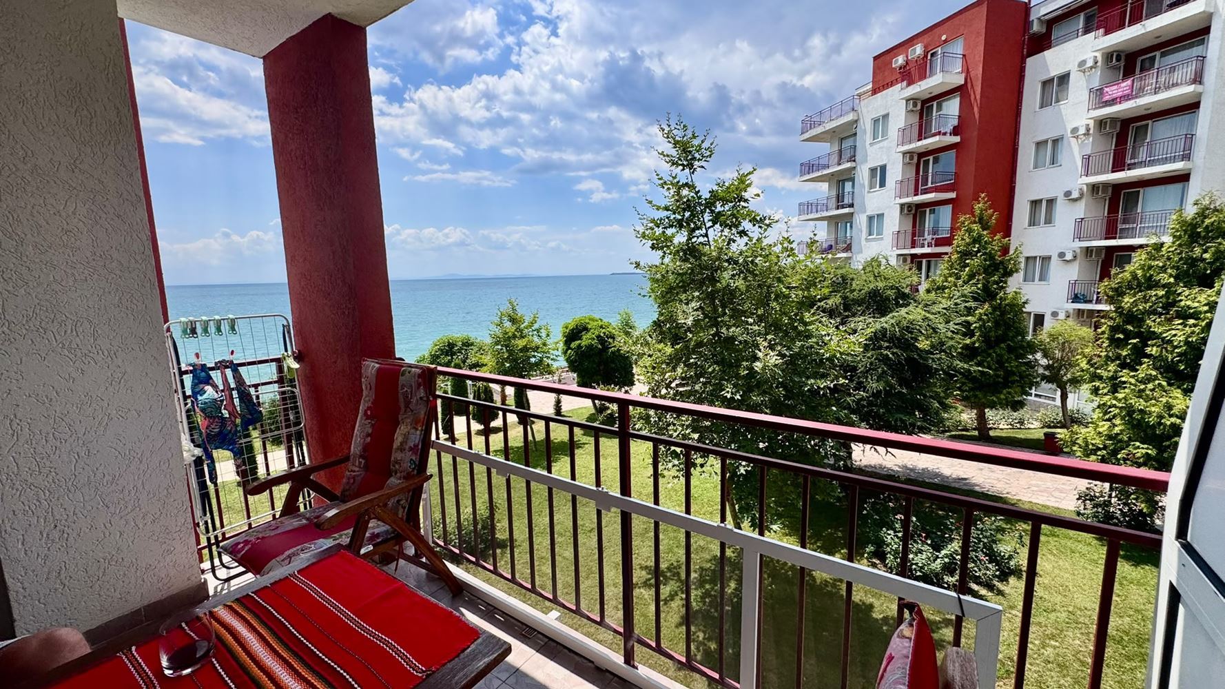 First Line in Sveti Vlas – Apartment with Sea View in a Complex with Its Own Infrastructure