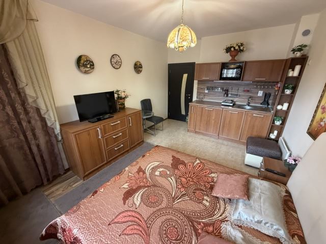 Spacious Three-Bedroom Apartment Close to the Sea with Excellent Complex Facilities