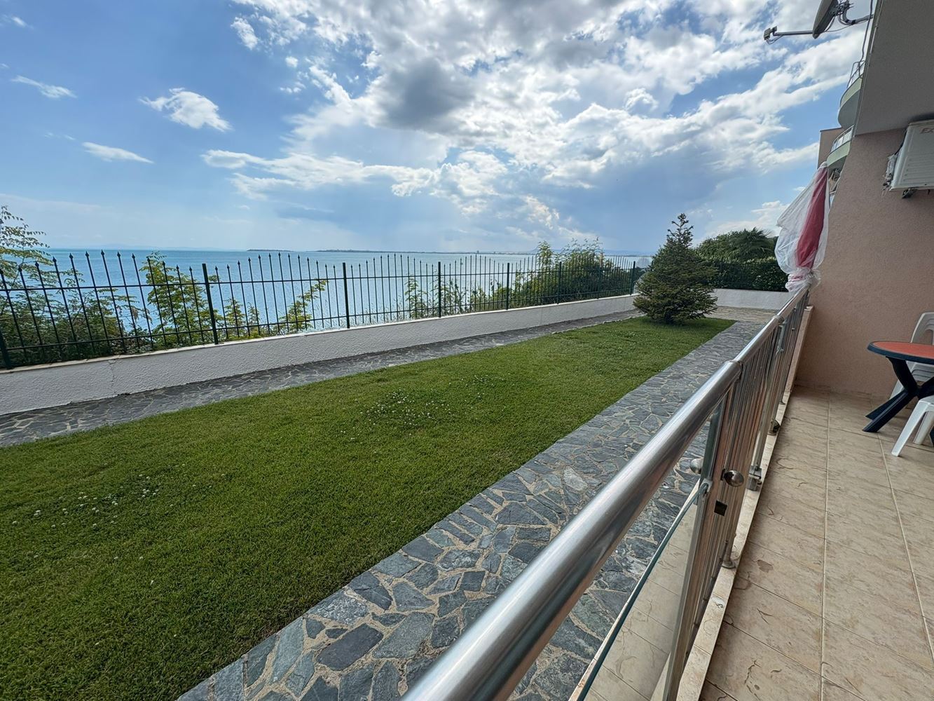 One-Bedroom Apartment with Direct Sea View in Sveti Vlas – Comfort, Tranquility and Resort Lifestyle