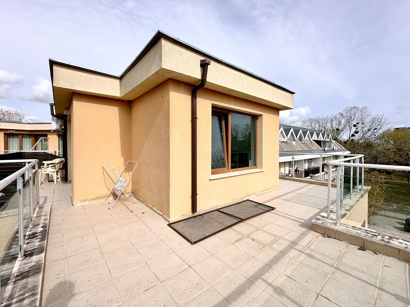 Spacious Studio with Impressive Panoramic Terrace in Sunny Beach