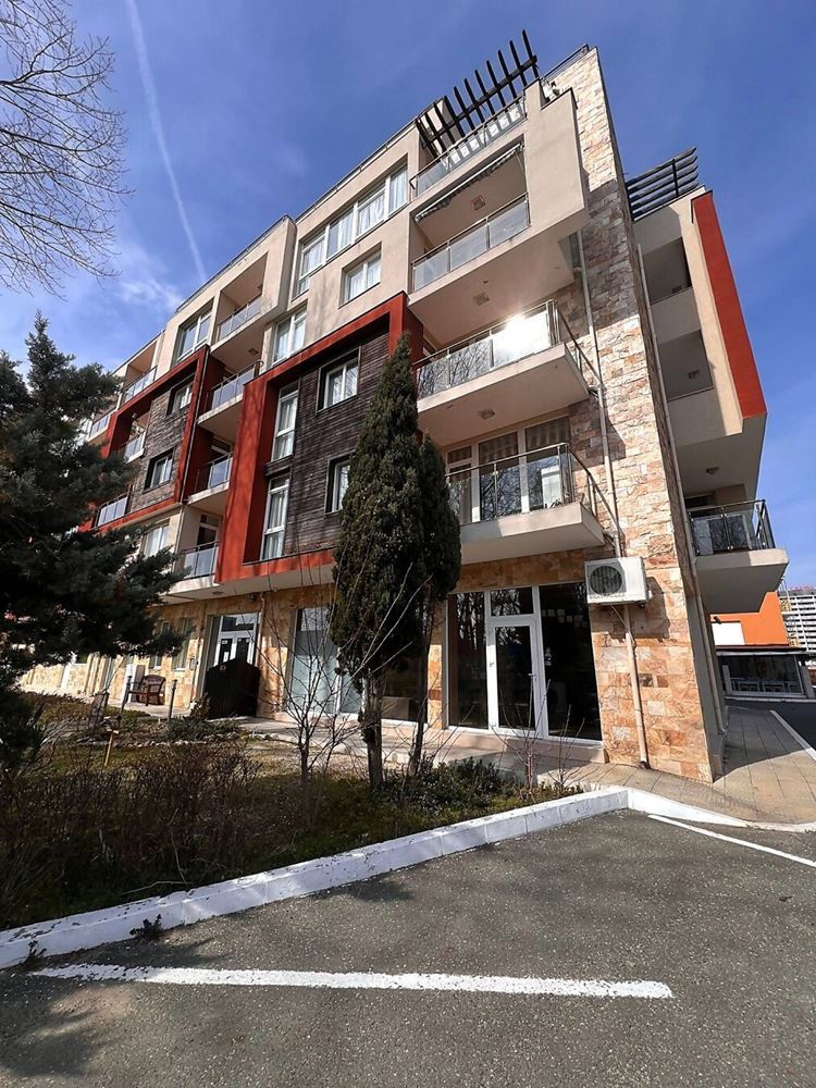 Spacious one-bedroom apartment 50 meters from the beach in Sunny Beach – excellent location and comfort in a gated complex