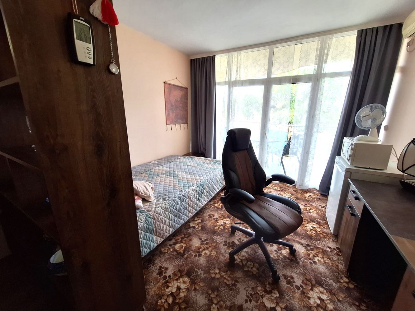 Spacious and Fully Furnished One-Bedroom Apartment Near the Beach