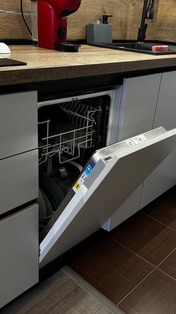 One-bedroom apartment in a prestigious complex with sea and greenery views