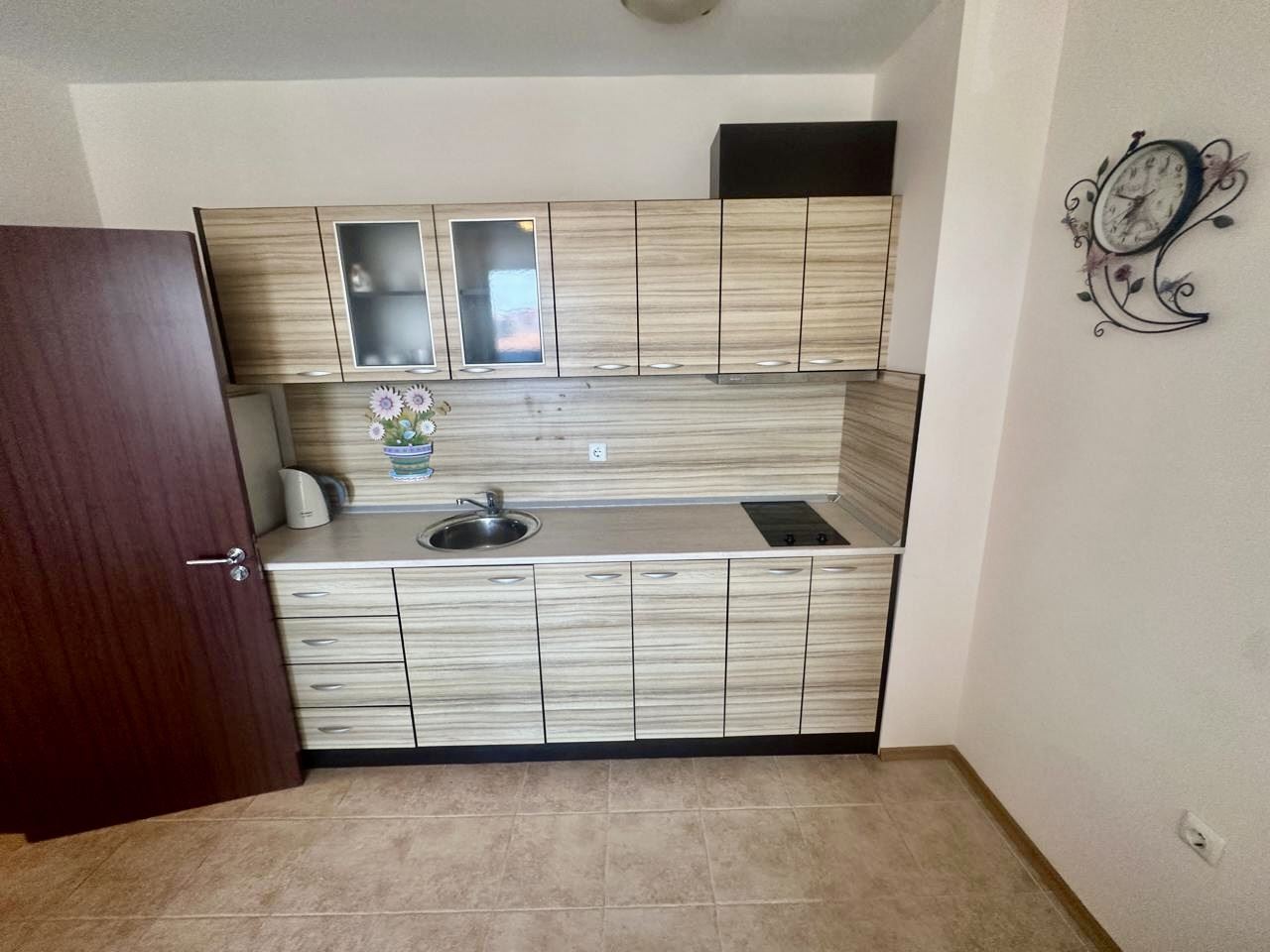 Spacious one-bedroom apartment with a view of the landscaped garden in Nessebar