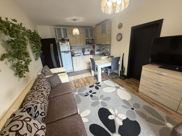 Spacious Three-Bedroom Apartment Close to the Sea with Excellent Complex Facilities
