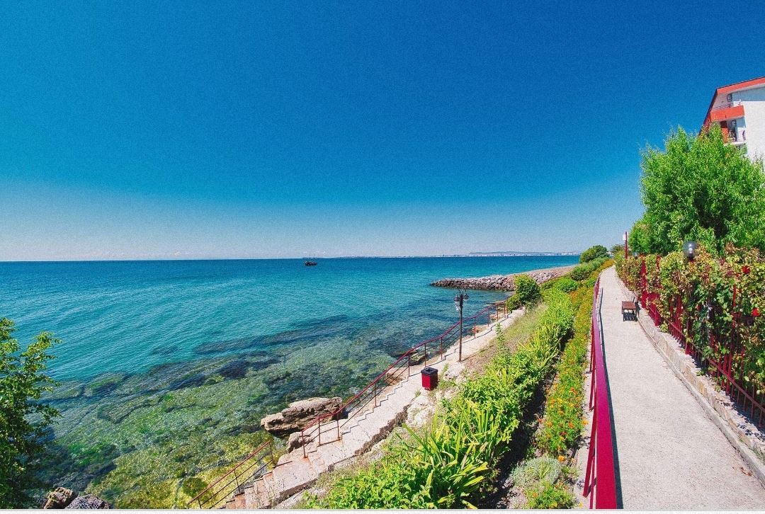 Wonderful One-Bedroom Apartment in Sveti Vlas with Sea View – Excellent Investment Just Steps from the Beach
