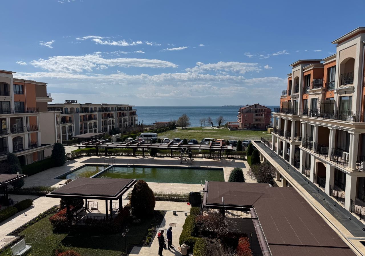 First-line studio with sea view in a luxury complex – fully furnished and ready to use