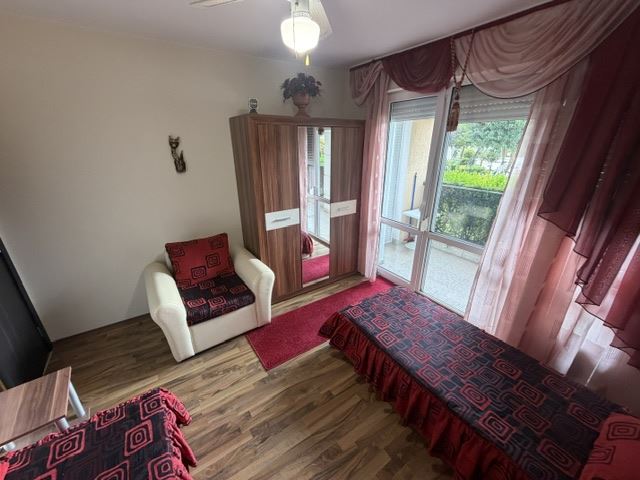 Spacious Three-Bedroom Apartment Close to the Sea with Excellent Complex Facilities