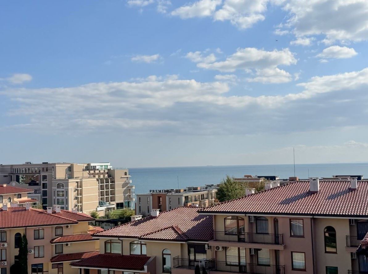 Apartment with three-bedroom in a prestigious gated complex in Saint Vlas – first line comfort and nature