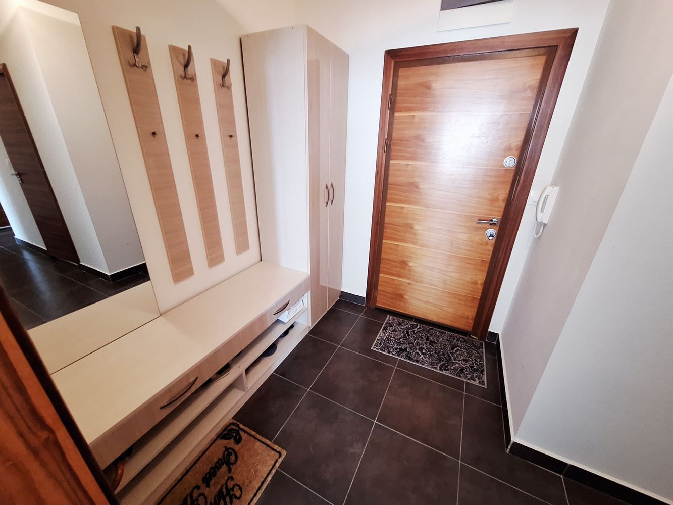 Spacious two-bedroom apartment with parking space only 200 meters from the sea in Sveti Vlas