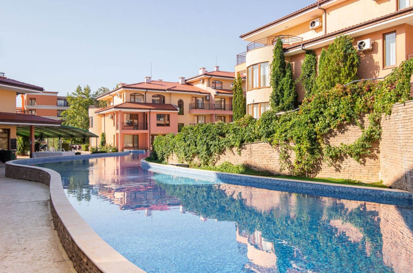 Apartment with three-bedroom in a prestigious gated complex in Saint Vlas – first line comfort and nature