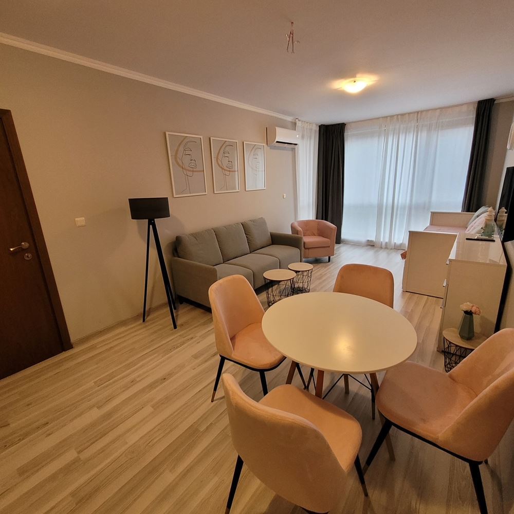 Cozy one-bedroom apartment with new furnishings in a gated complex near the sea in Elenite Resort