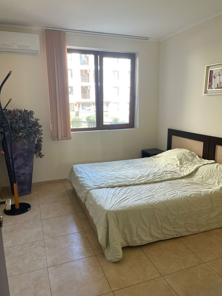 Stylish three-room apartment on the ground floor with a pool view – only 300 meters from the sea in Nessebar