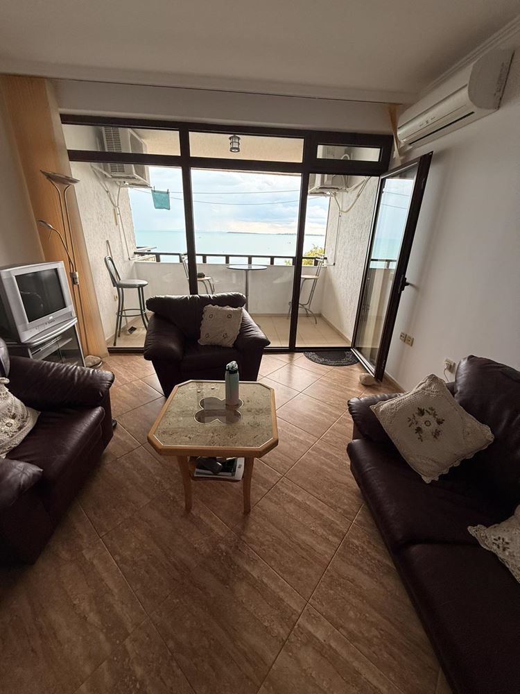 Two-bedroom apartment on the first line to the sea in Sveti Vlas – comfort, spaciousness and a unique sea view