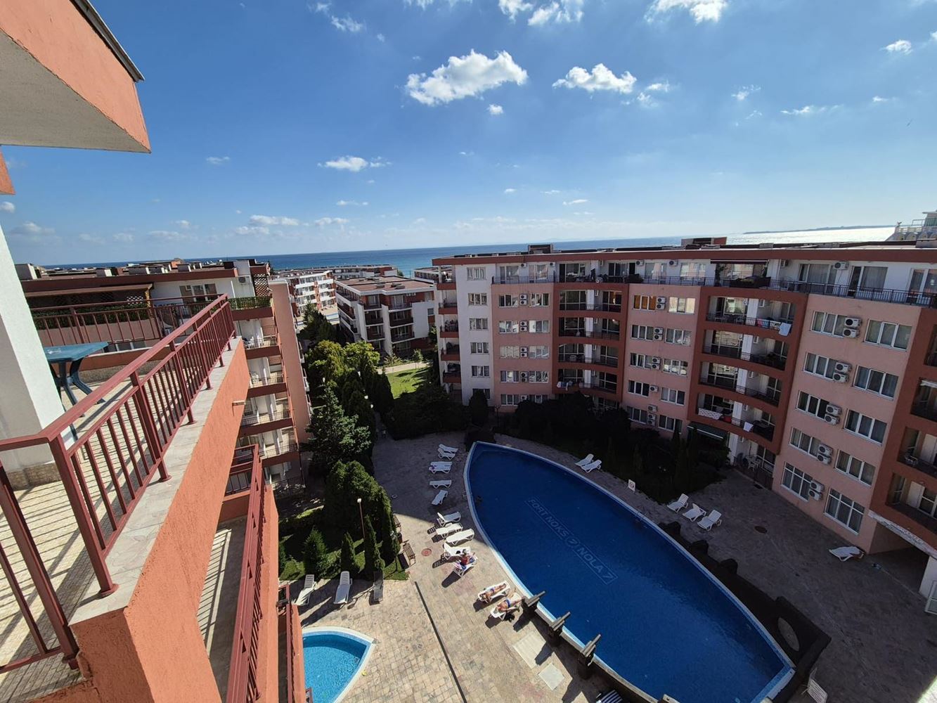 Compact Apartment on the First Line to the Sea with Excellent Investment Potential in Elenite