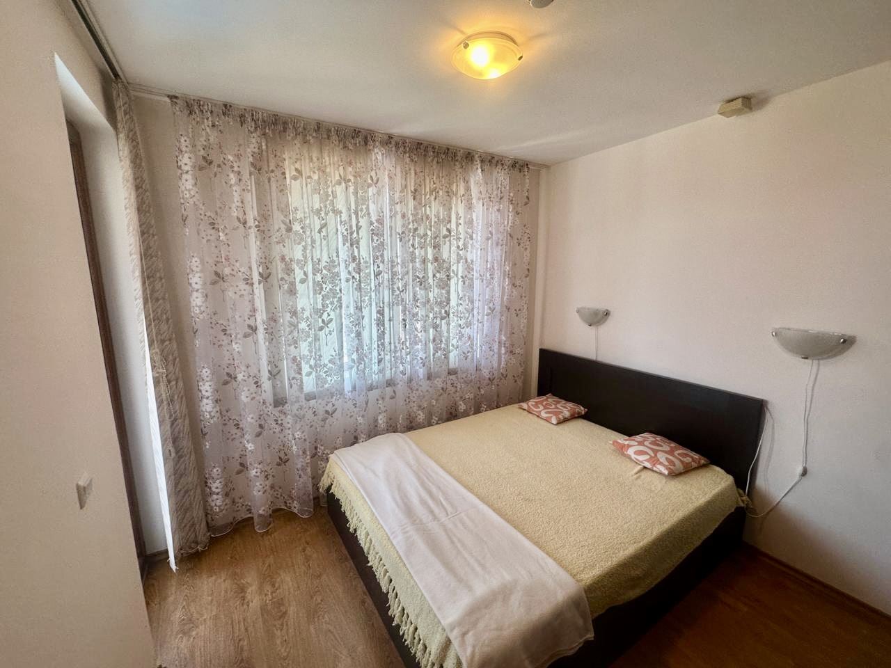 Spacious one-bedroom apartment with a view of the landscaped garden in Nessebar