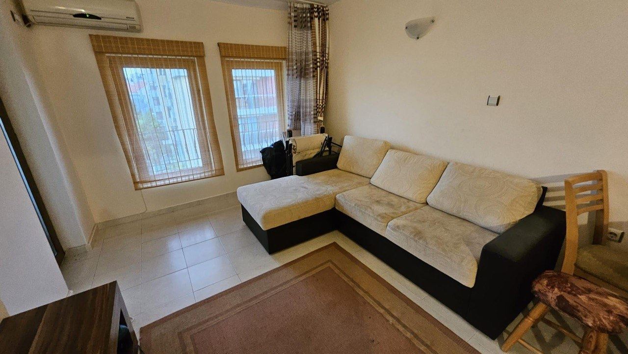 Spacious three-room apartment in Sveti Vlas – only 100 m from the beach and the marina