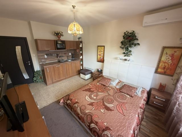 Spacious Three-Bedroom Apartment Close to the Sea with Excellent Complex Facilities