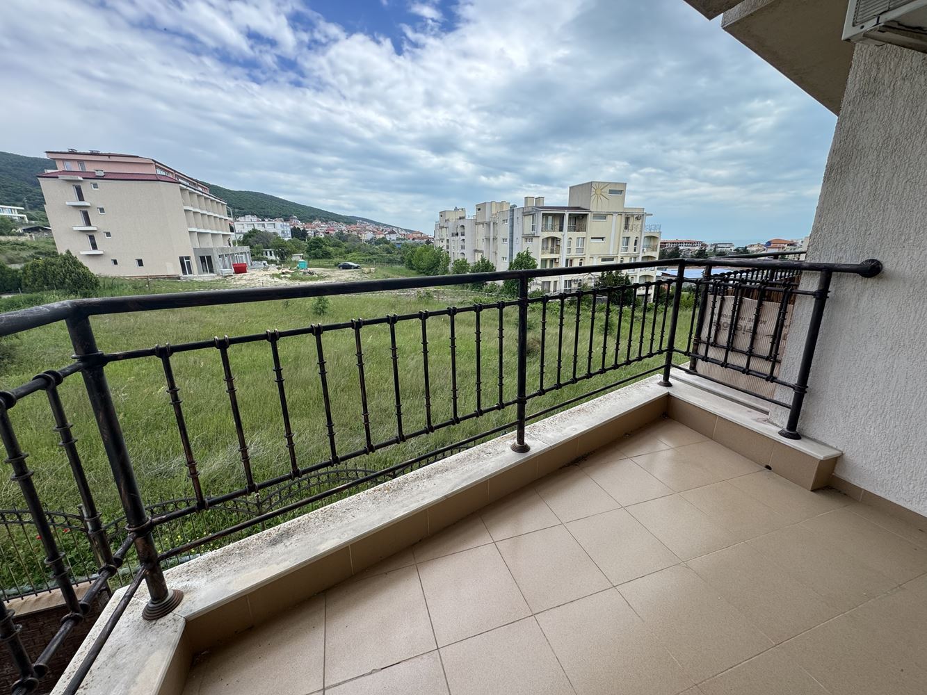 Compact studio with panoramic mountain view in Sveti Vlas – comfort, nature, and excellent infrastructure